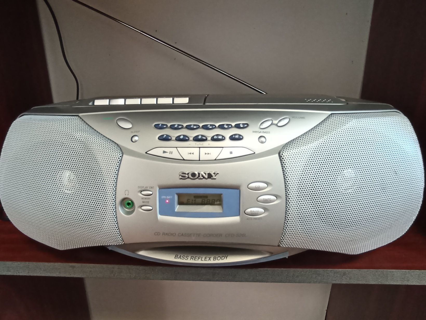Radio-Casetofon Sony, model CFD-S26-L stare buna.