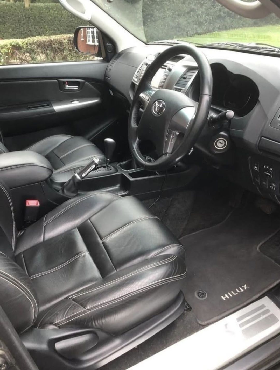 Dezmembrez Toyota Hilux 3.0 Invicible automat euro 5 2012-2015
