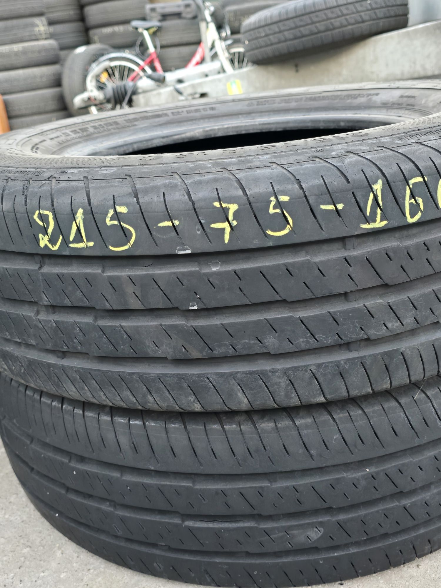 2 Броя Бусови Гуми 215/75/16C Continental 7mm