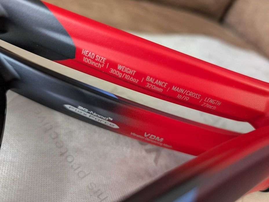 YONEX VCORE 100  (7th Gen ) 300g Grip2  - Rachete noi, neutilizate!