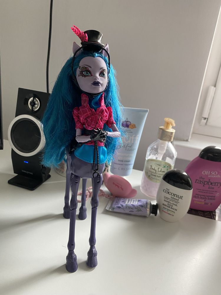 papusa monster high : avea trotter