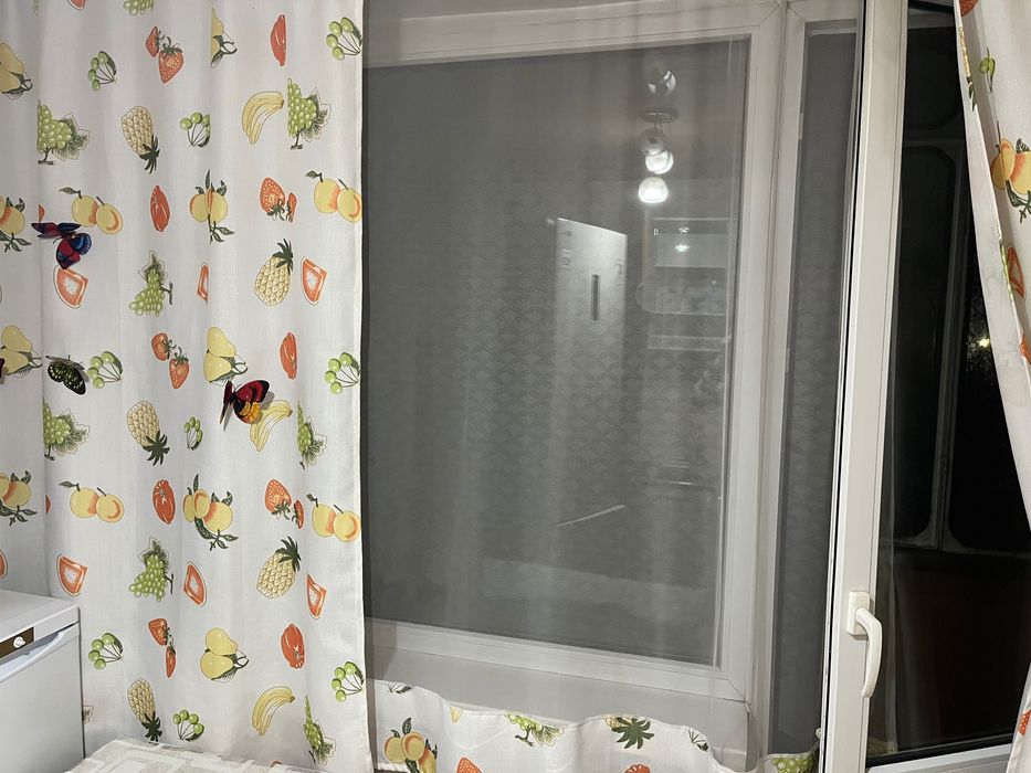 Продам шторы в кухню