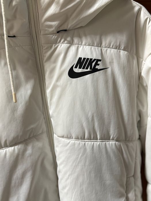 Зимно дамско яке Nike