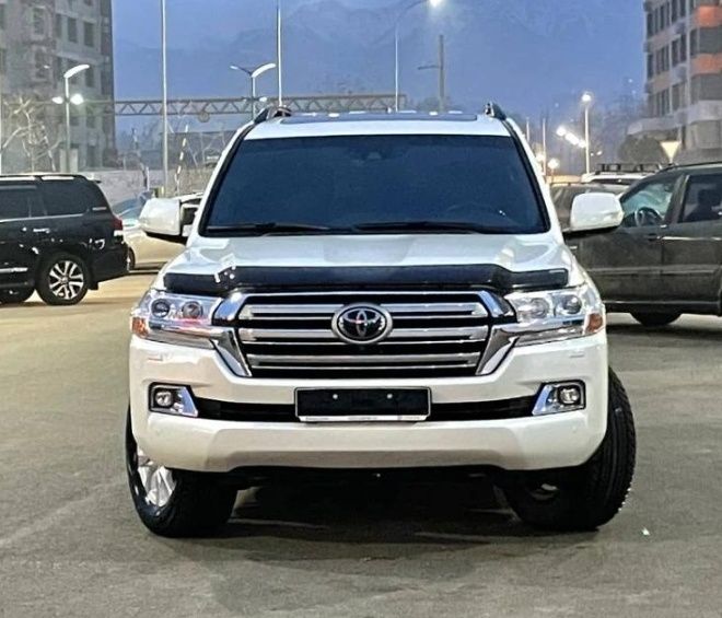 Toyota Land Cruiser J200 
+ Автомобиль на учёте KZ.
+ Установлено