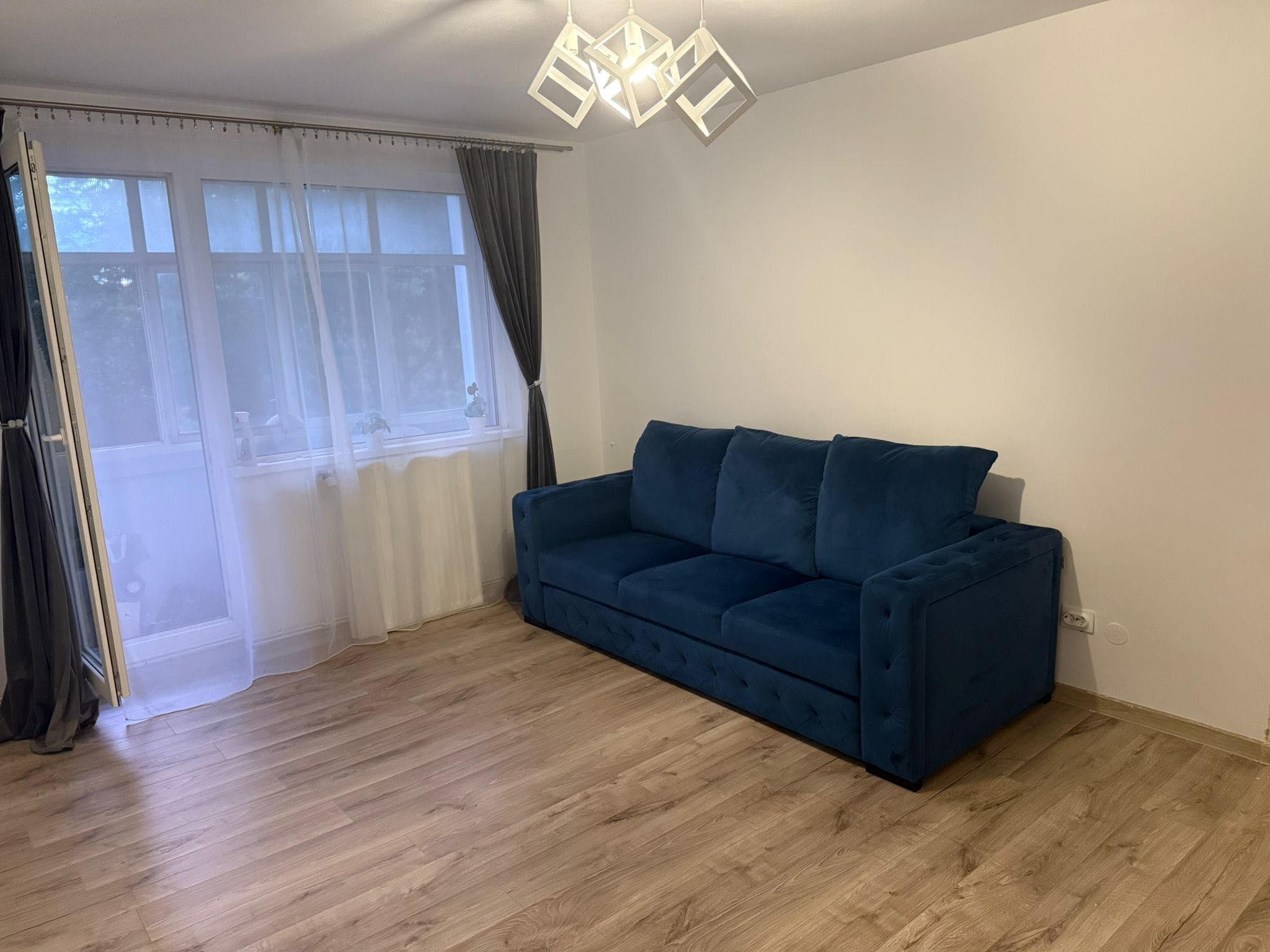 Brasov Astra Bulevardul Saturn 2 semidecomandate 99000 euro