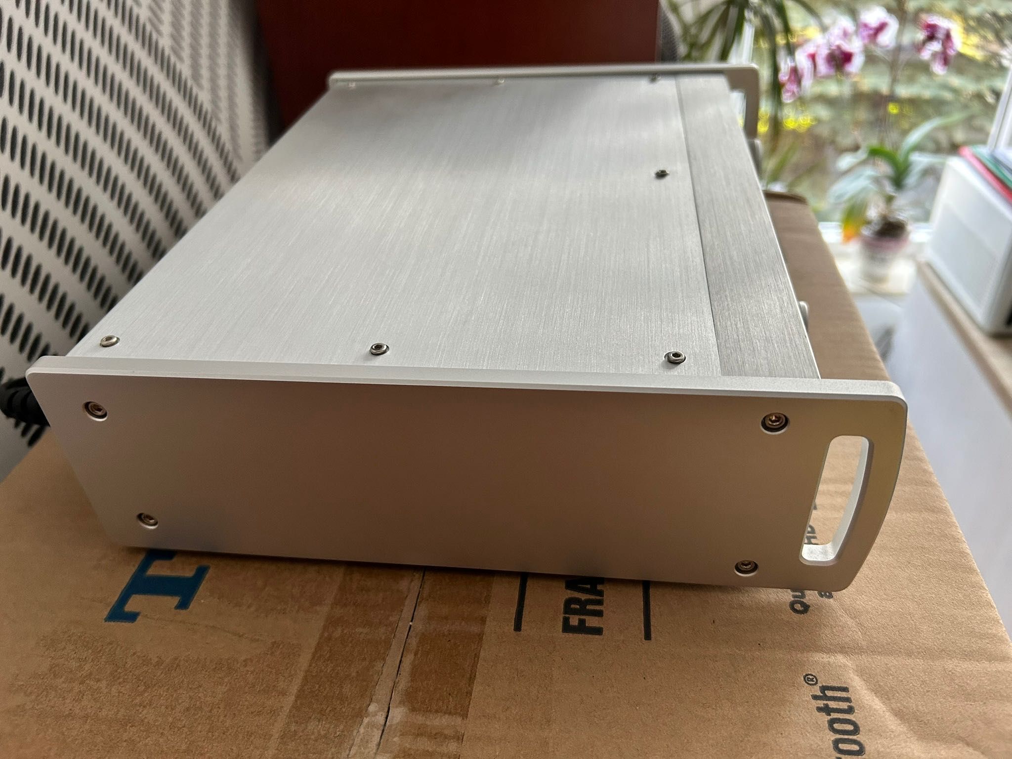 TEAC NT-505 Streamer + DAC + Preamplificator (full box)