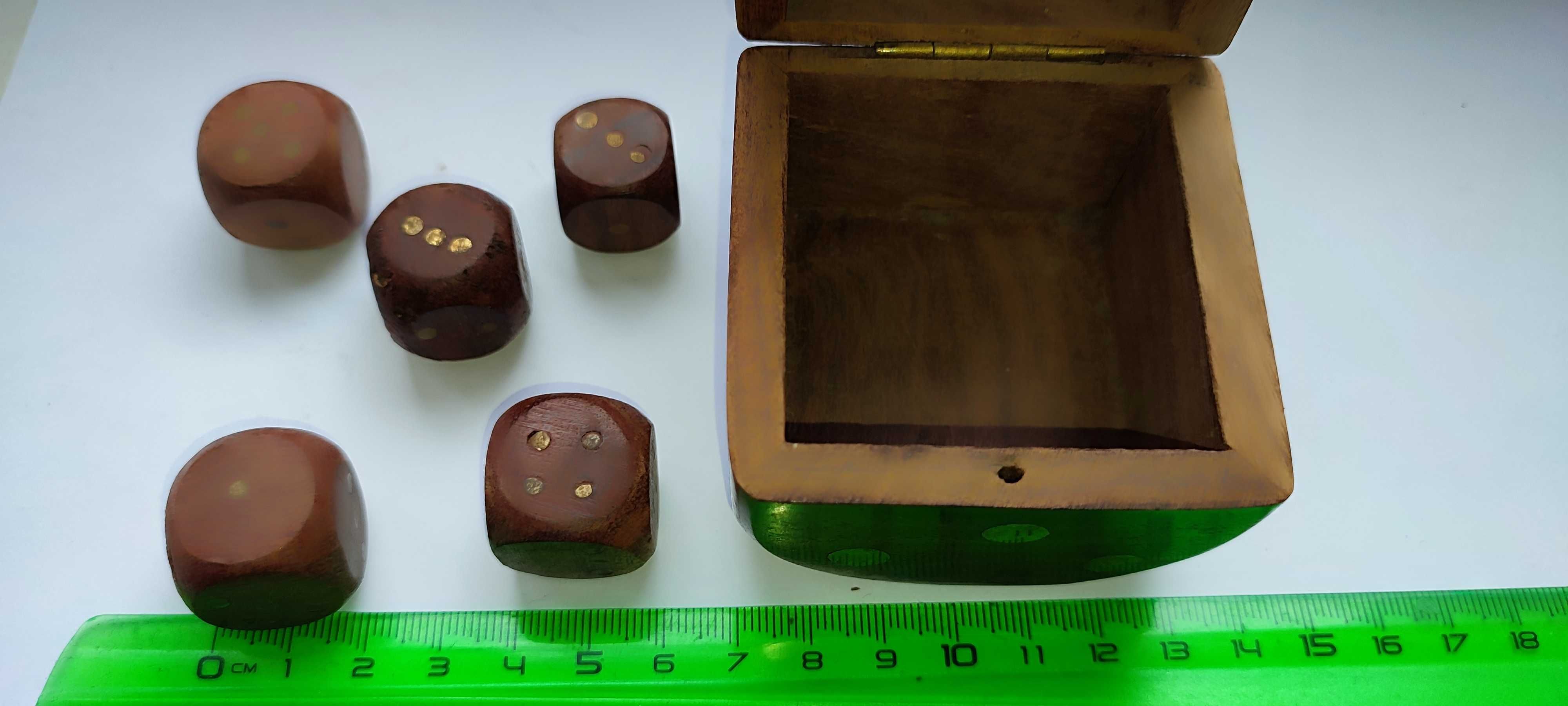 Необычные крупные деревянные кубики со шкатулкой - для игр