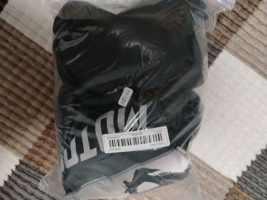 Продам костюм новый