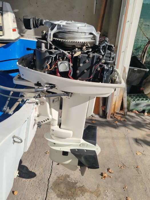 Vând motor barca  JOHNSON Bombardier. 25 cp  2T - pornire  electrica