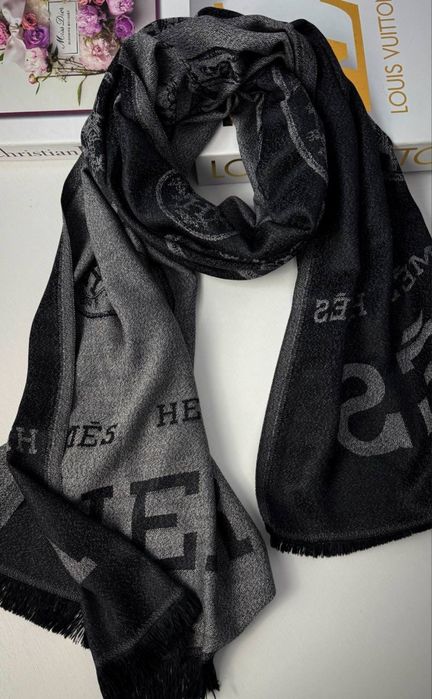 Esarfe- diverse modele în privat