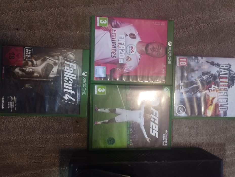 Xbox one с 4 игри подарък