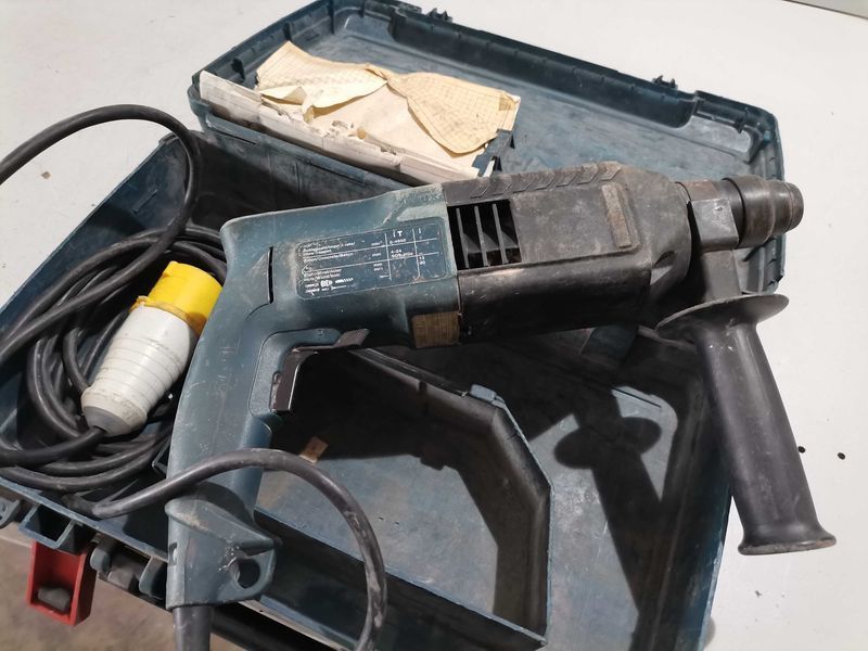 Перфоратор - Bosch 110 V / 620 W