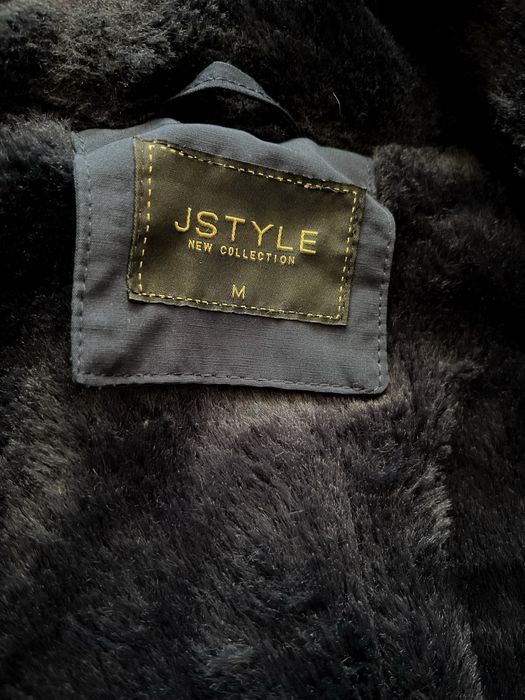 Дамската дълга зимна парка с качулка