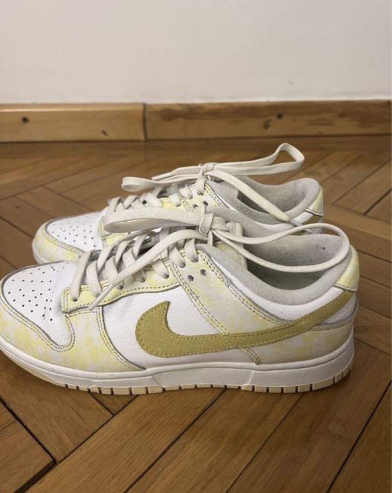 Nike Dunk Low Yellow Strike