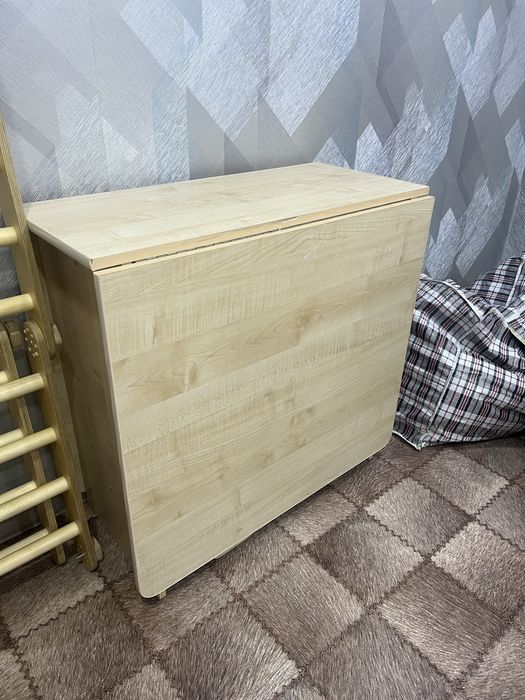 Продам стол книжку