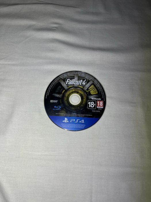 PS 4 (1 TB) + 2 gamepad + 2 game