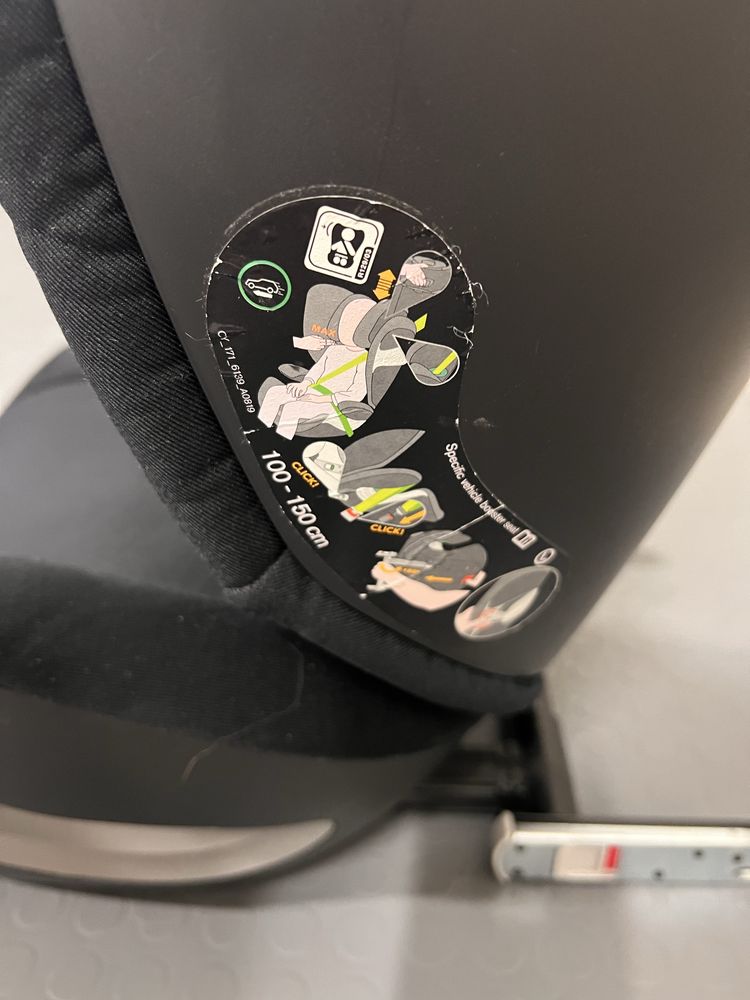 Продавам детско столче Cybex Sulution s2 i-fix