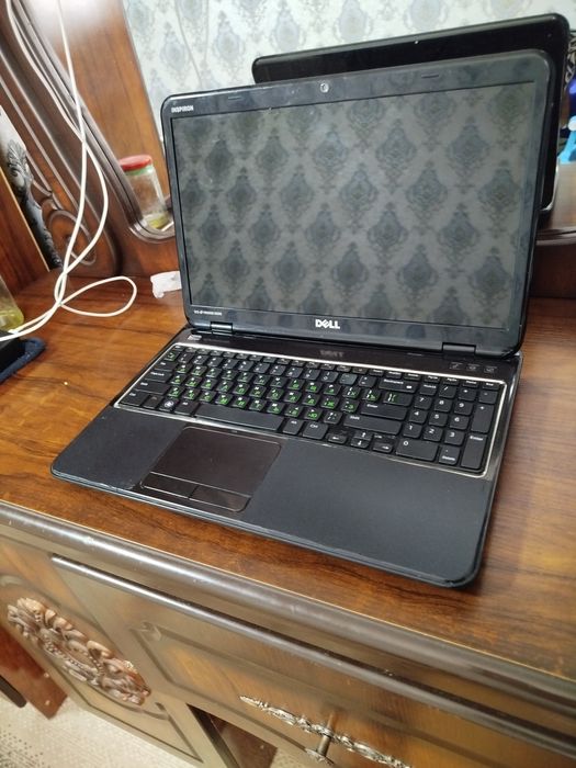 Dell noutbuk sotiladi
