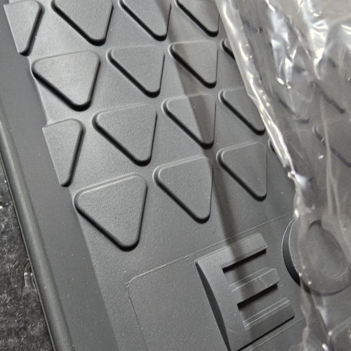 Set covorase Volkswagen Eos noi originale