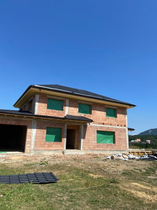 Constructii case cu predare la cheie si renovari