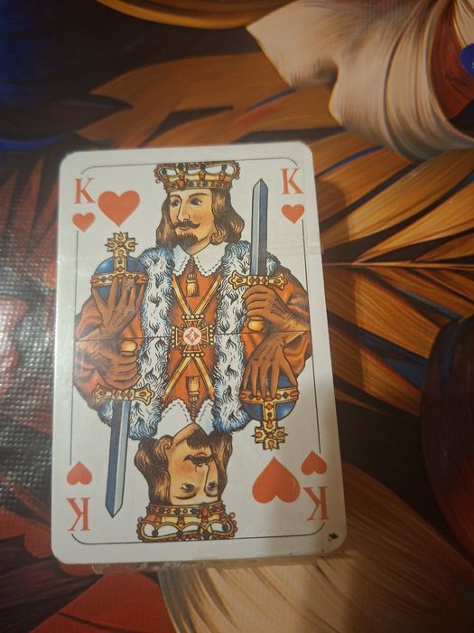 Vând un pachet de cărți de joc vechi.
Are 32 de cărți, începând