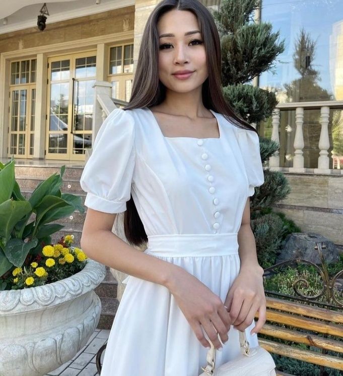 Белое платье состояние идеальное, одета на пару часов