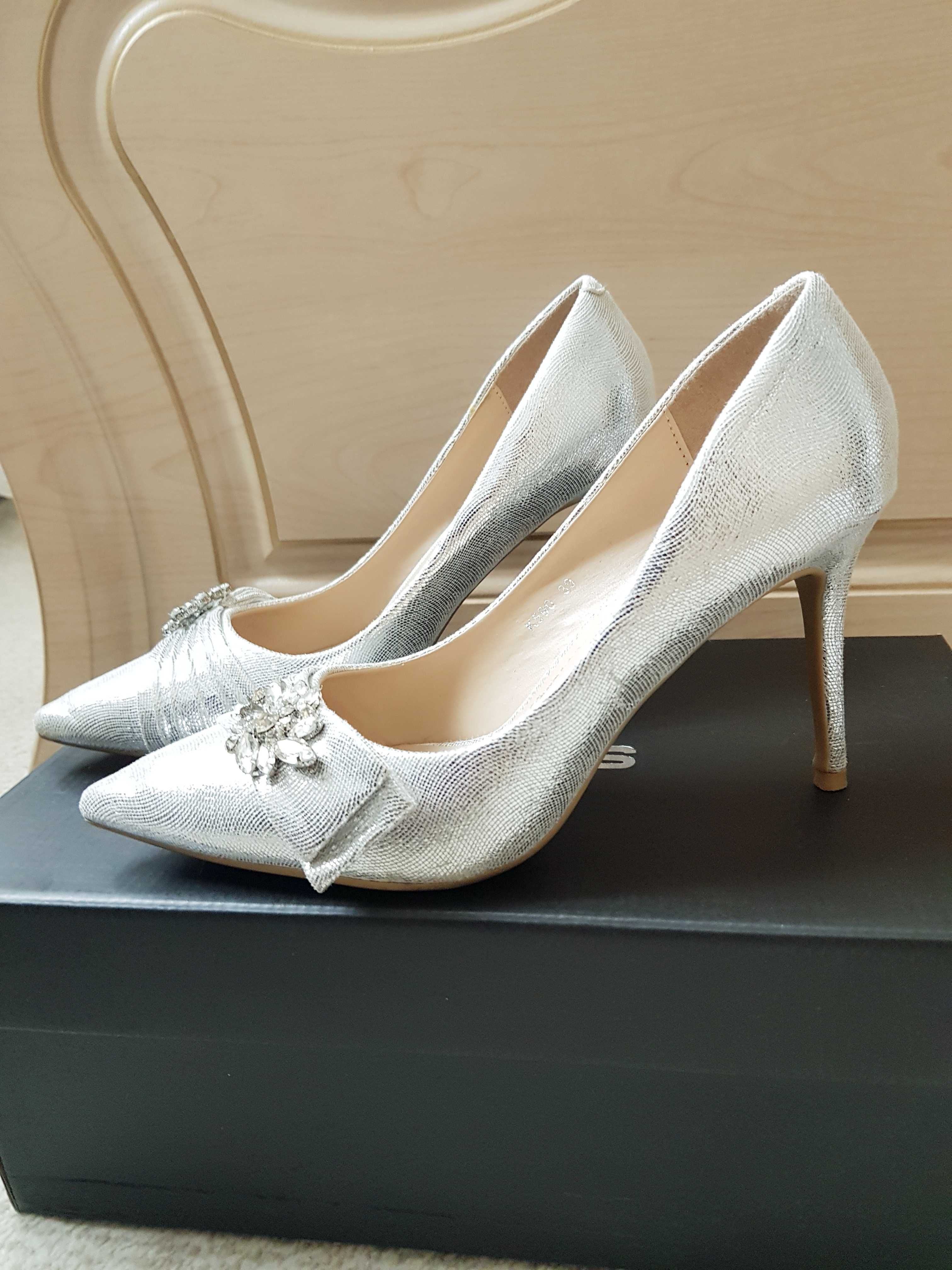 Pantofi stiletto