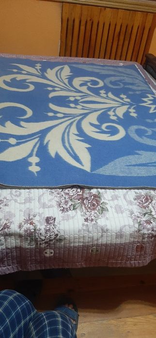 Одеяло из верблюжей шерсти в хорошем состоянии.без дефектов.2 одеяло.