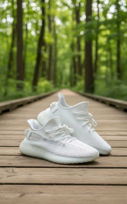 Adidasi Yeezy Boost 350 V2 Alb