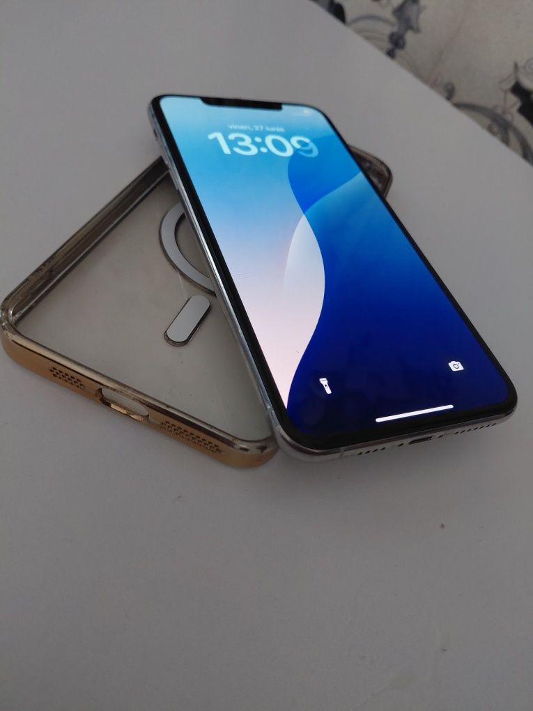 Vând Iphone 11 pro max aspect 10din10