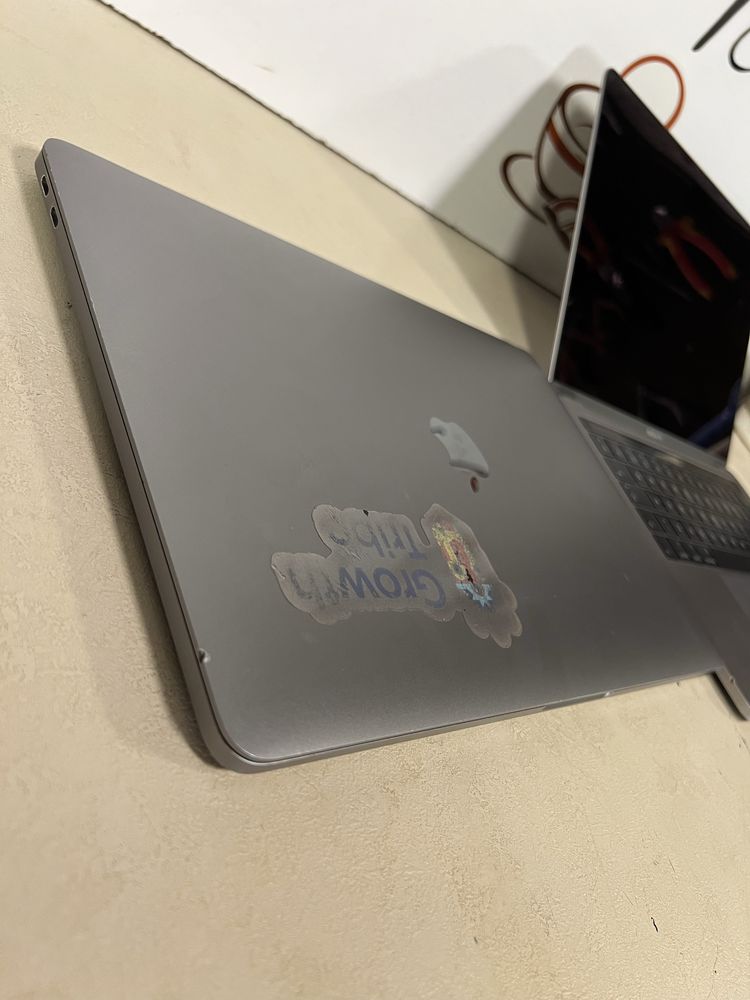 Macbook pro A1708 2бр за части или ремонт