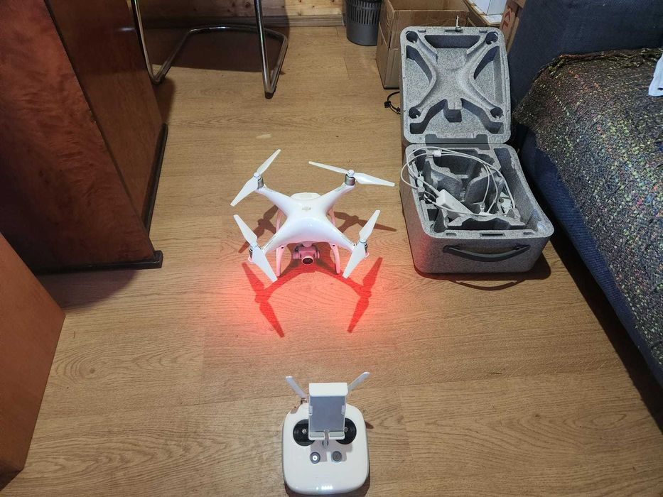Drona DJI Phantom 4, Alb, Cutie Originala, Accesorii Complete