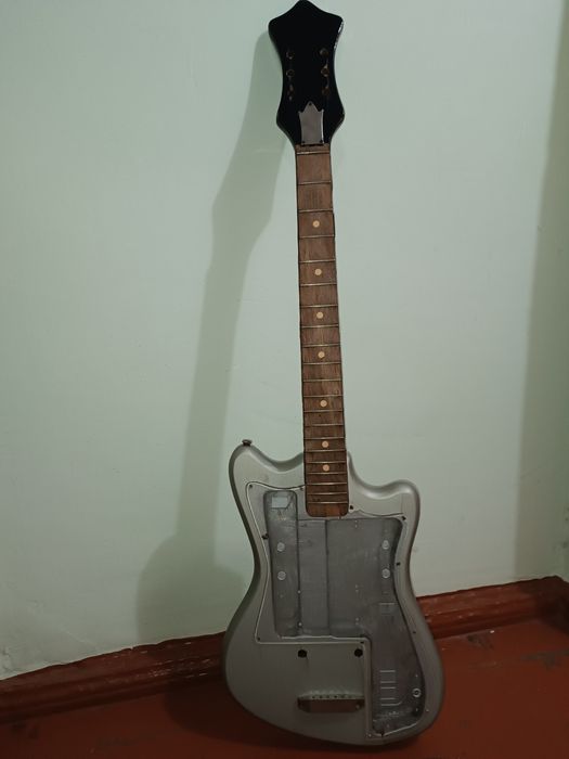 Продам пустой корпус от электрогитары