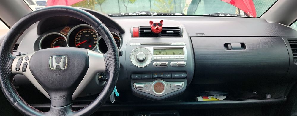 Автомобил Honda jazz