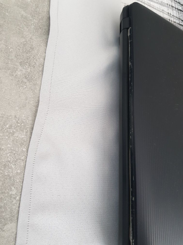Laptop Asus 18 inch cu procesor I7