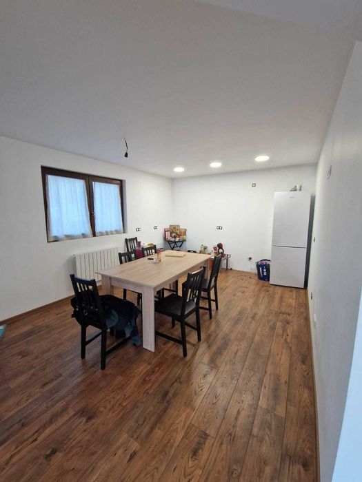 Casa situată în Dumbrava Roșie,la 7 km de Piatra Neamț,3 nivele D+P+M