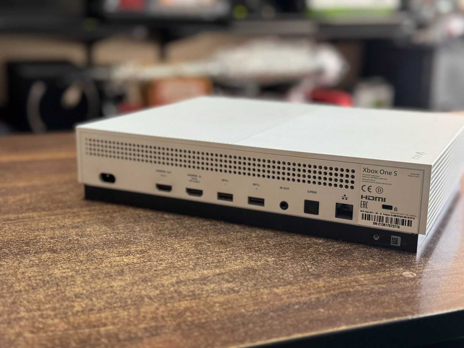Продавам XBox One S + Fifa 22