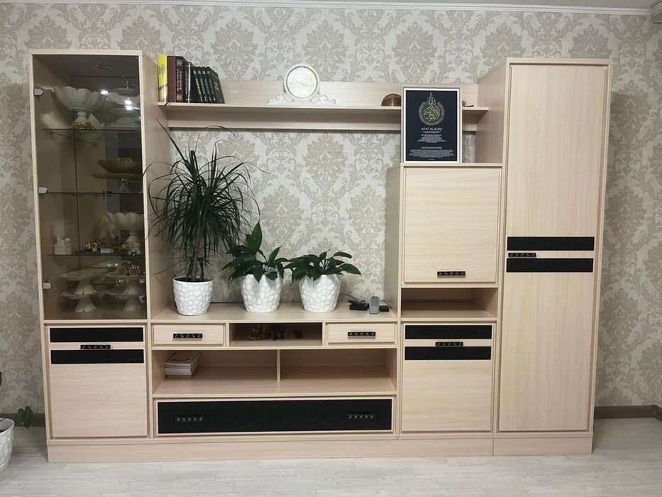 Продам горку для гостинной