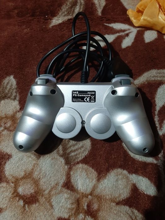 Vând manetă Silver logitec3 compatibilă PlayStation 2 PS2 în stare bun