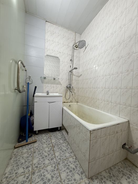 Parkentsky bozor. 3/7/9 uy sotiladi