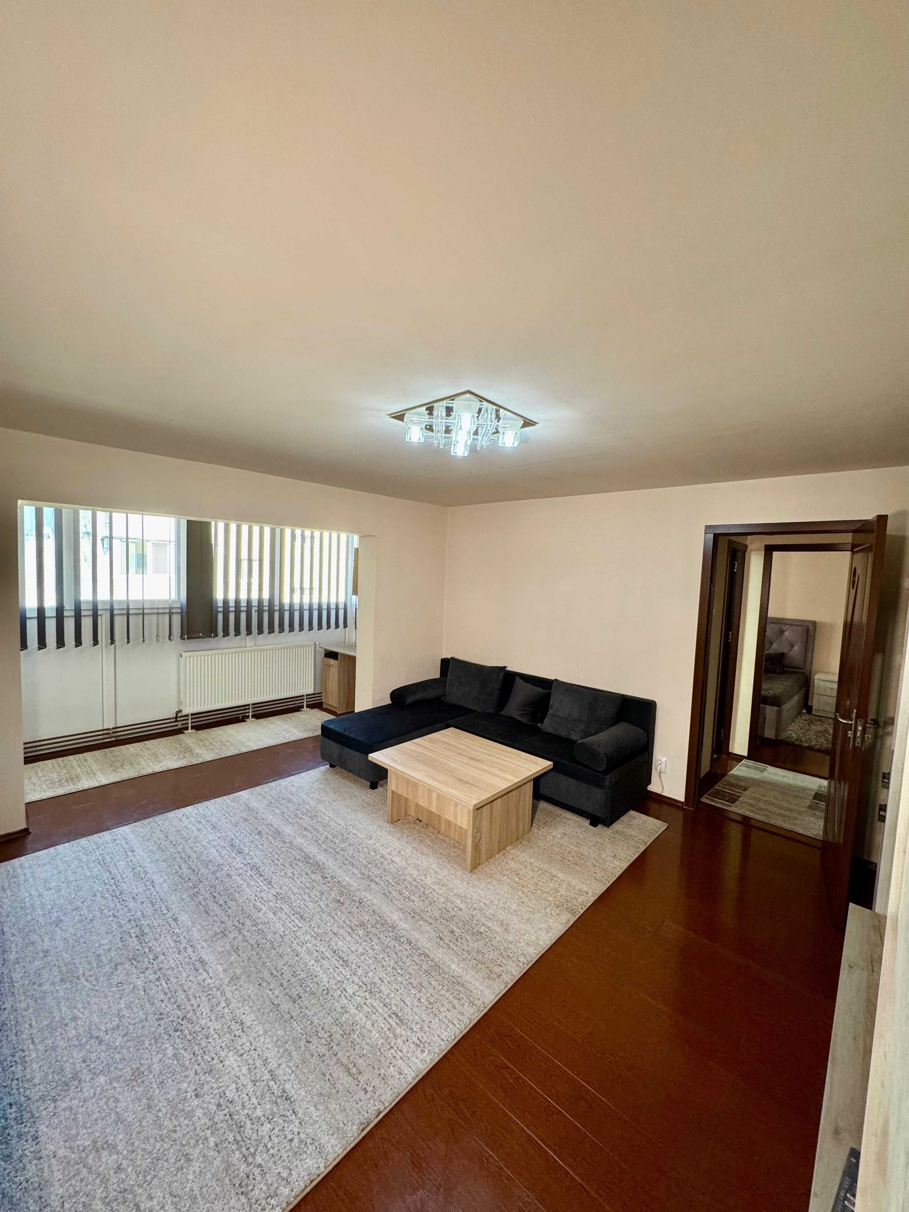 Apartament de vanzare, complet utilat si mobilat, în zona Shopping Cit