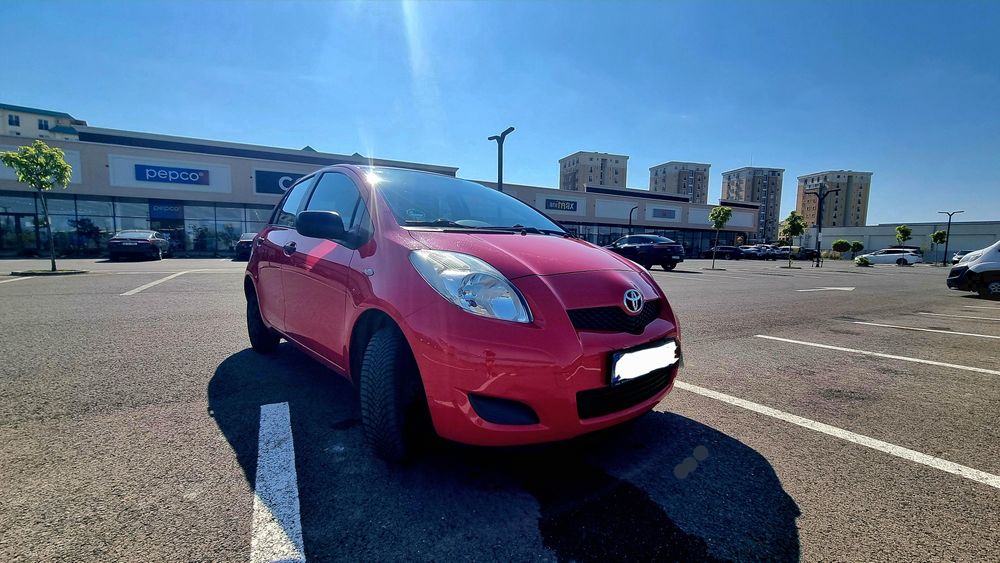 Toyota Yaris 1.0 VVT-i (2009) – Buburuza roșie