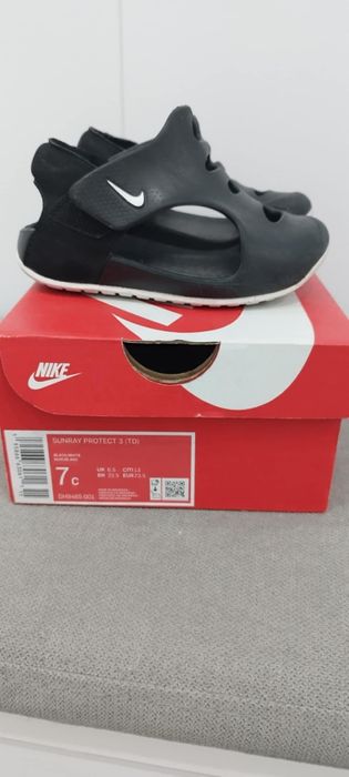 Детски сандали и маратонки Nike