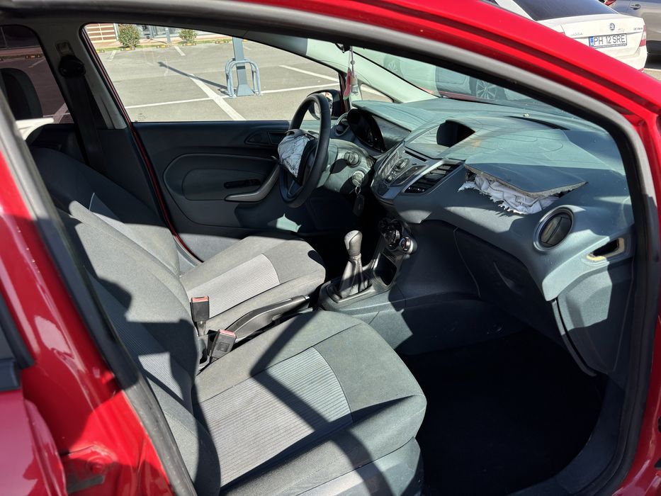 Ford Fiesta Model 2015 1,2 Benzina Usor Avariat / Lovit