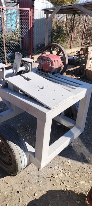 Spărgător lemne foarte puternic