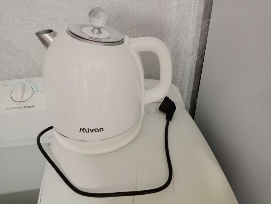 Чайник, новый, работает хорошо, 3 л