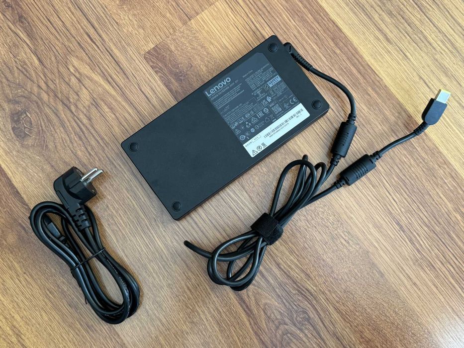 Оригинално Зарядно за лаптоп Lenovo 300W 20V 15A (Square Tip)
