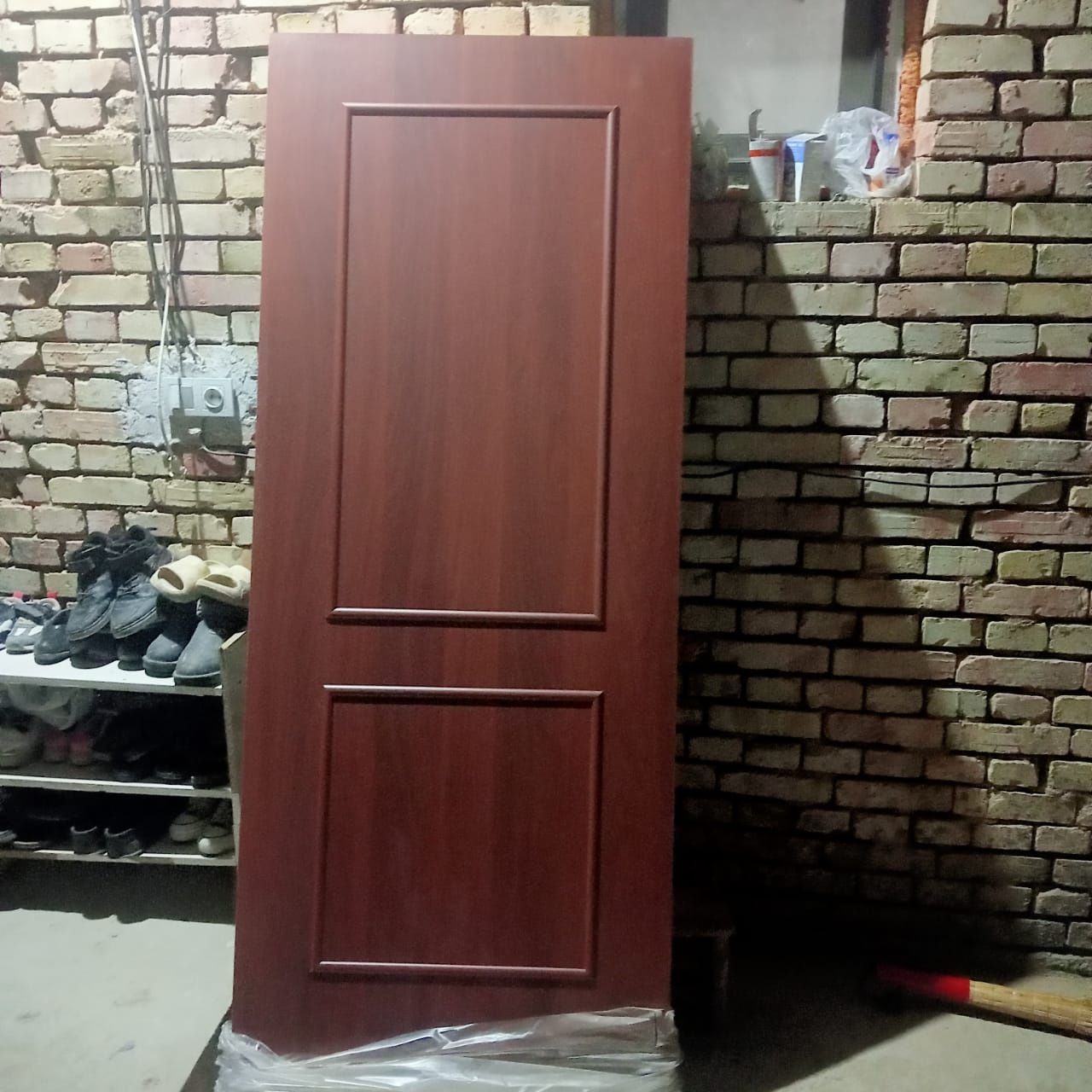 Есік қолданылмаған жаңа есіктер бар 3 шт