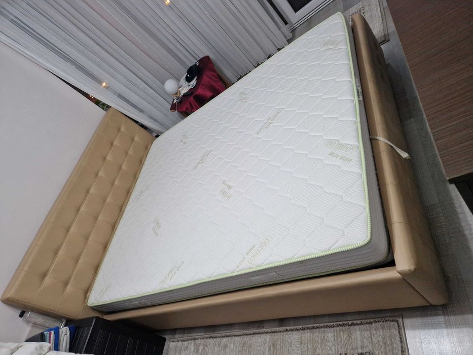 Vând pat matrimonial 160x200 cu saltea dormeo de 18 cm