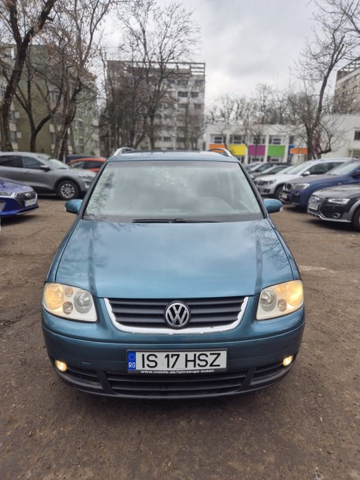 Vând Volkswagen Touran